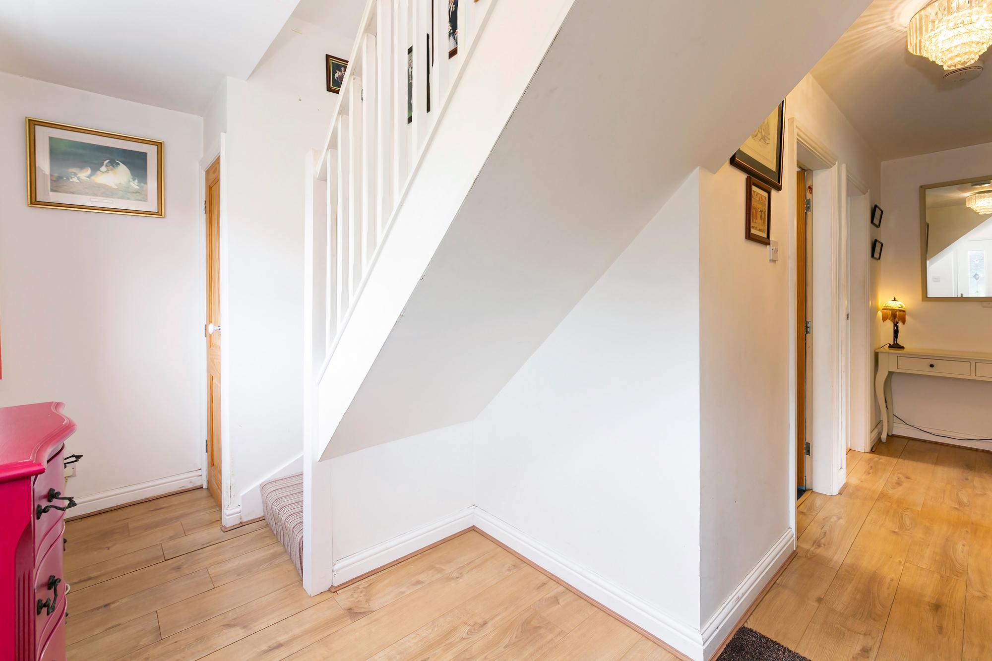 Roxana Main Street, Melbourne, York