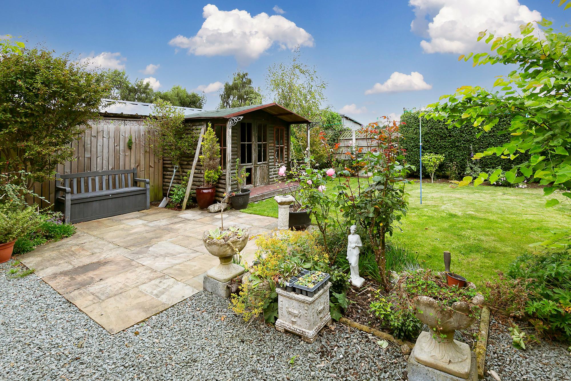 Roxana Main Street, Melbourne, York