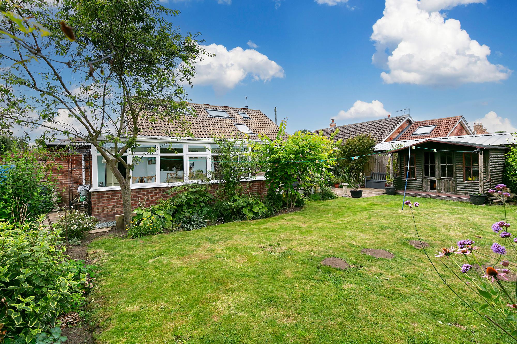 Roxana Main Street, Melbourne, York