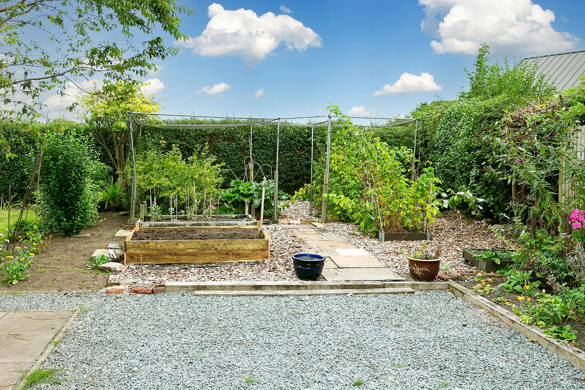 Roxana Main Street, Melbourne, York