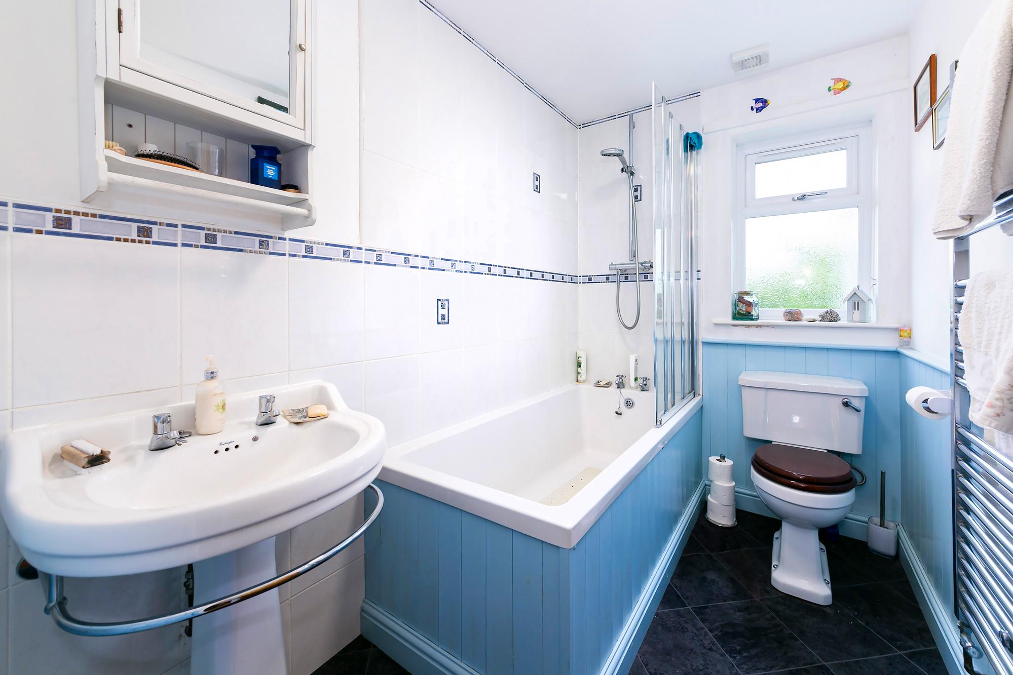 Roxana Main Street, Melbourne, York