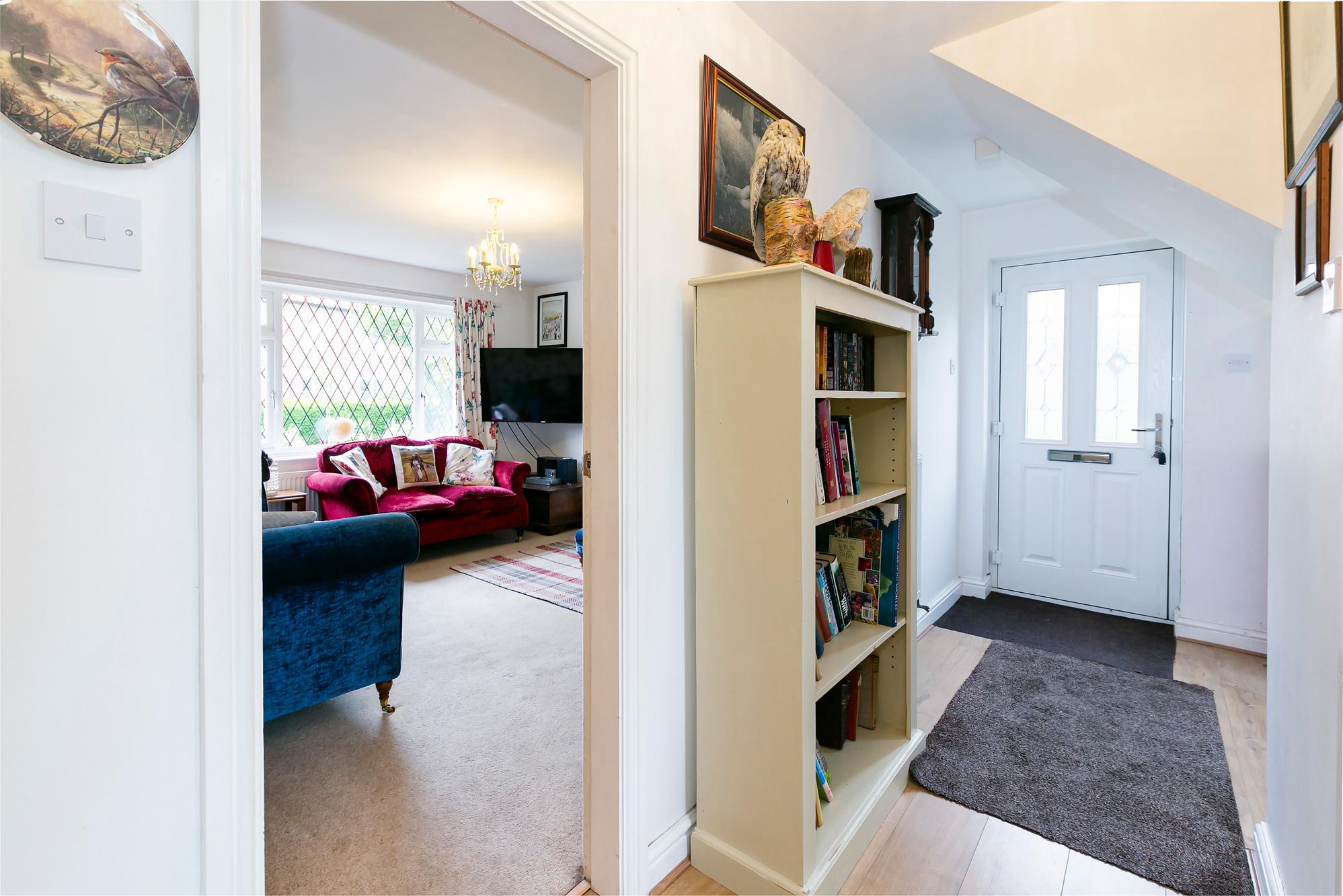 Roxana Main Street, Melbourne, York