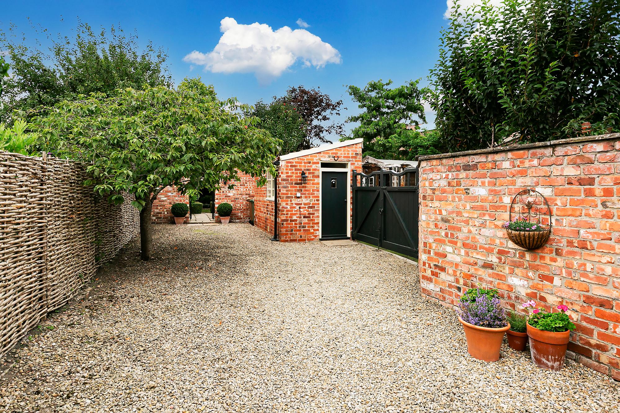 2 Post Office Row, Rawcliffe, Goole