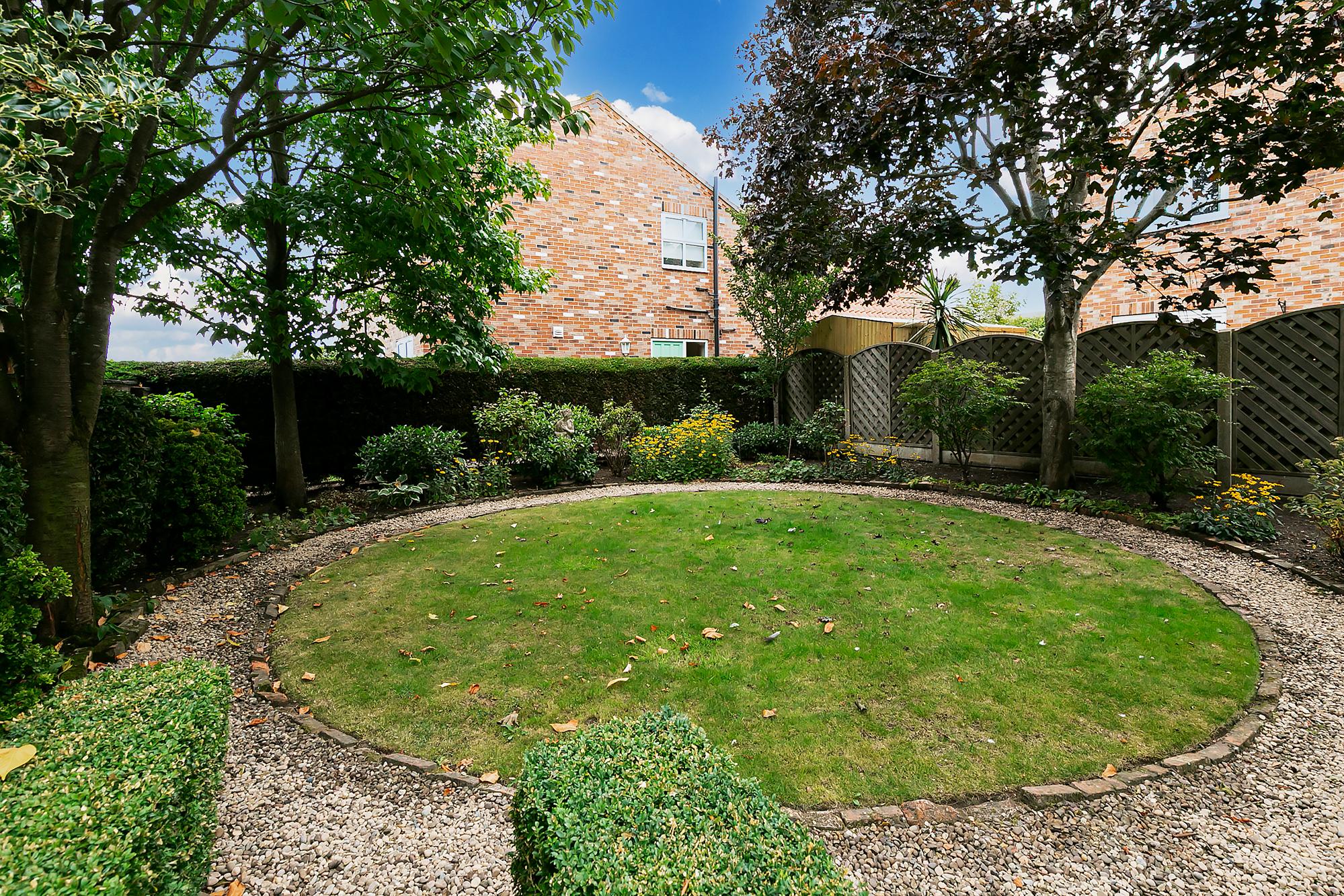2 Post Office Row, Rawcliffe, Goole