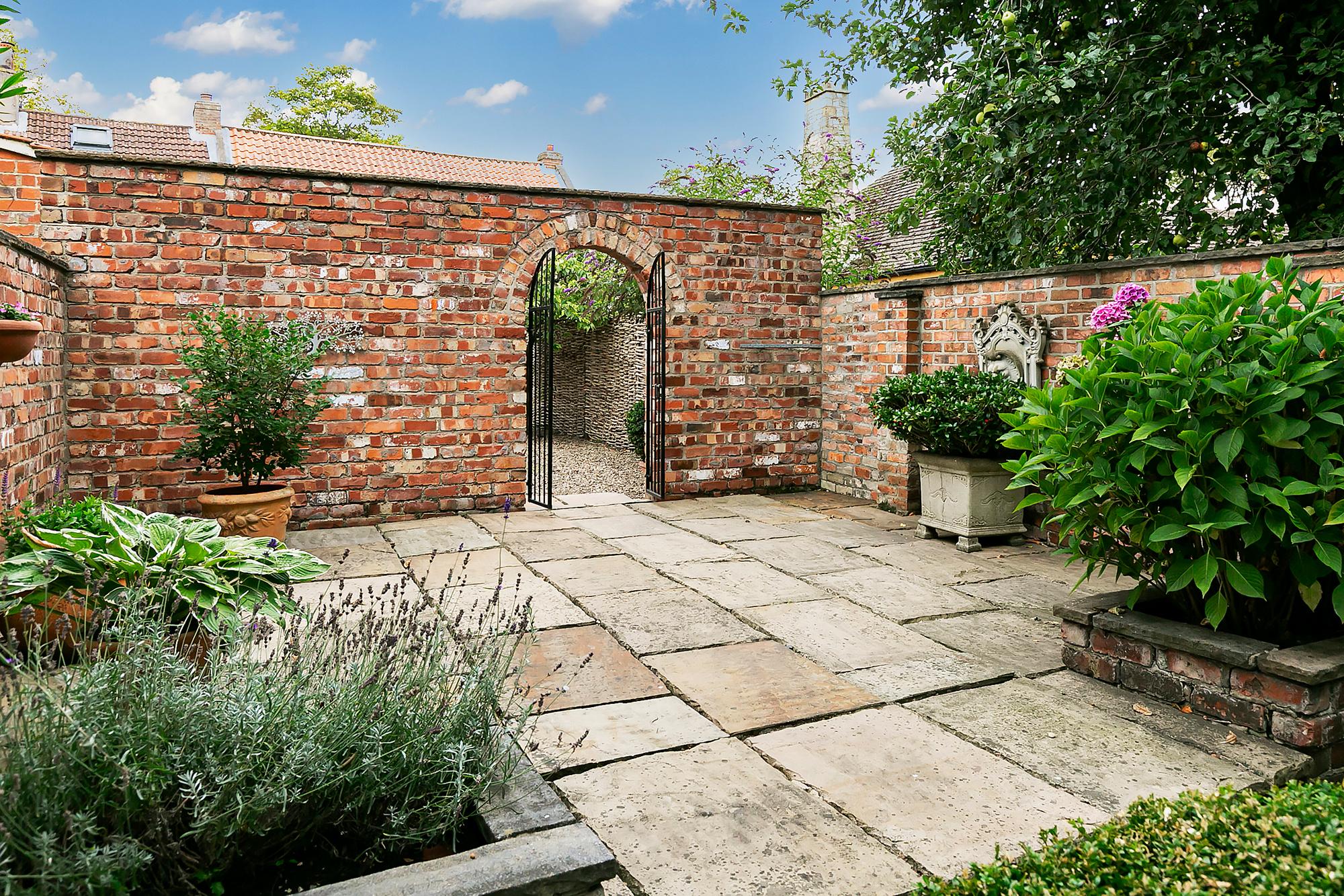 2 Post Office Row, Rawcliffe, Goole