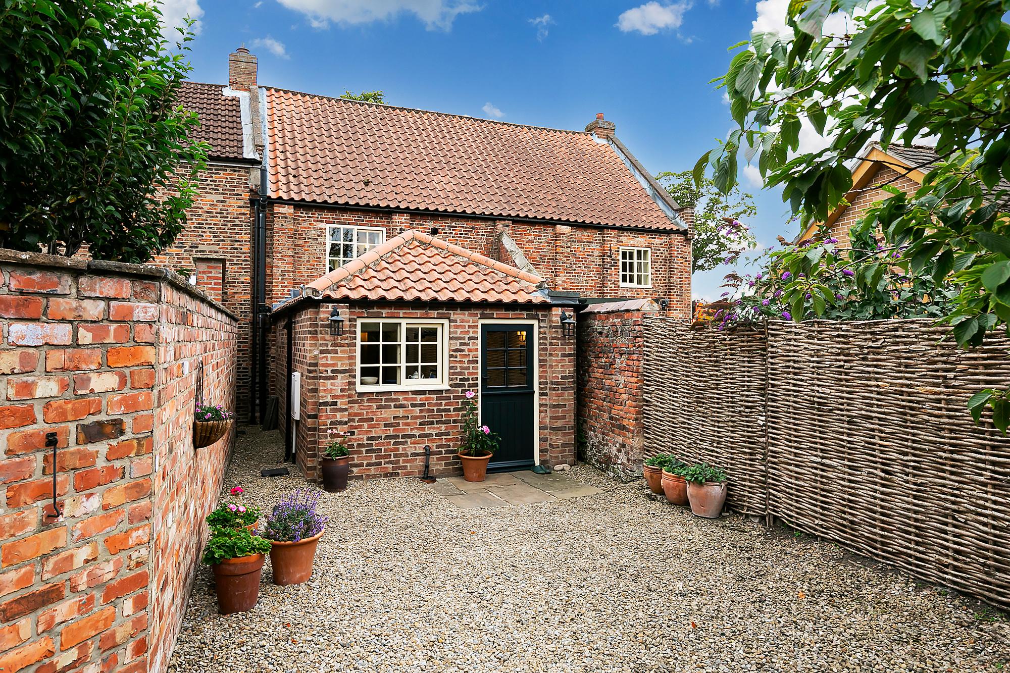 2 Post Office Row, Rawcliffe, Goole