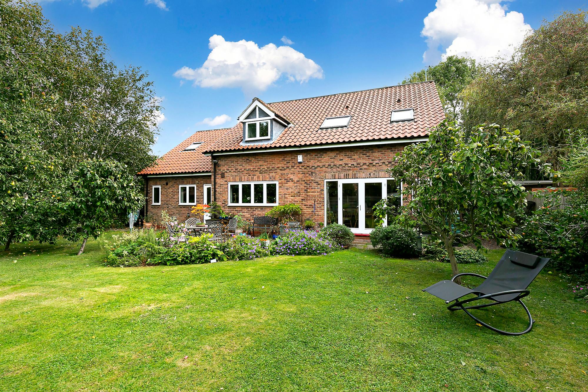 11a Thorn Nook, , York