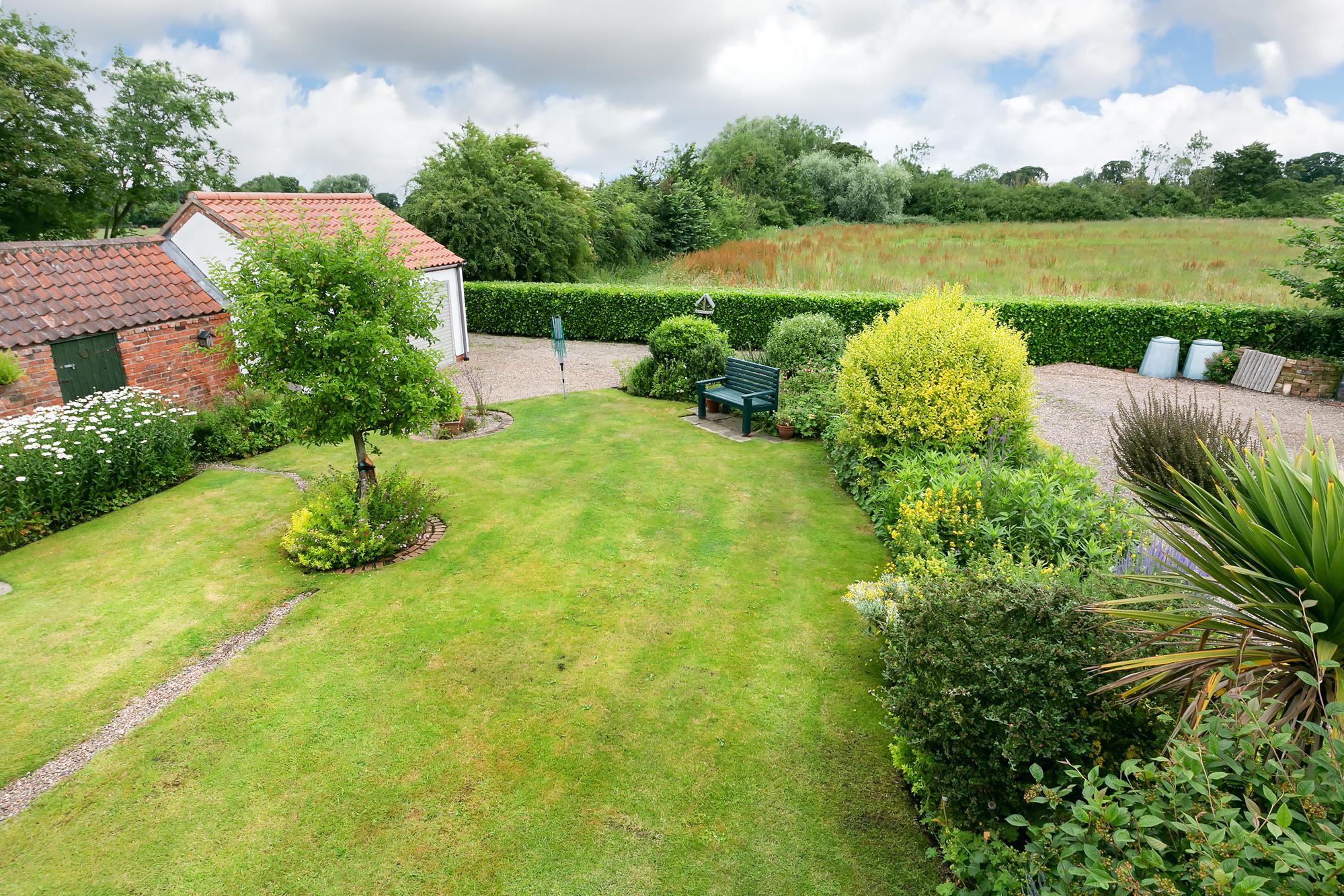 White House Main Street, Foggathorpe, Selby