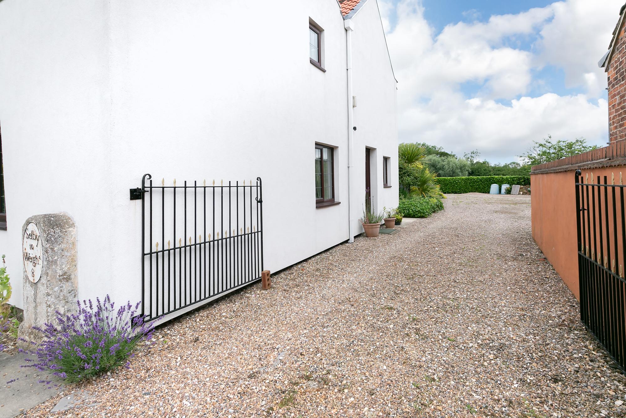 White House Main Street, Foggathorpe, Selby