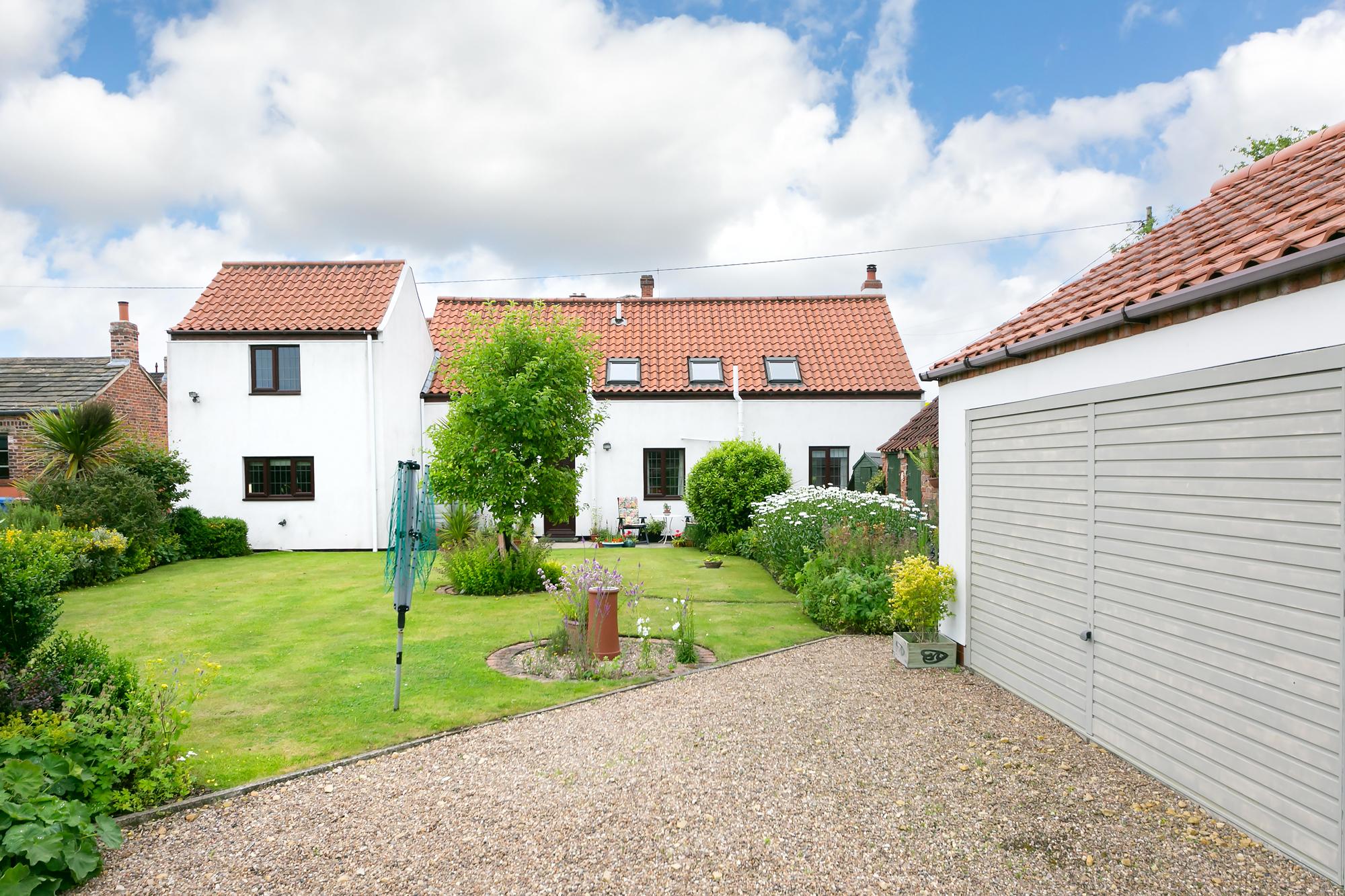 White House Main Street, Foggathorpe, Selby