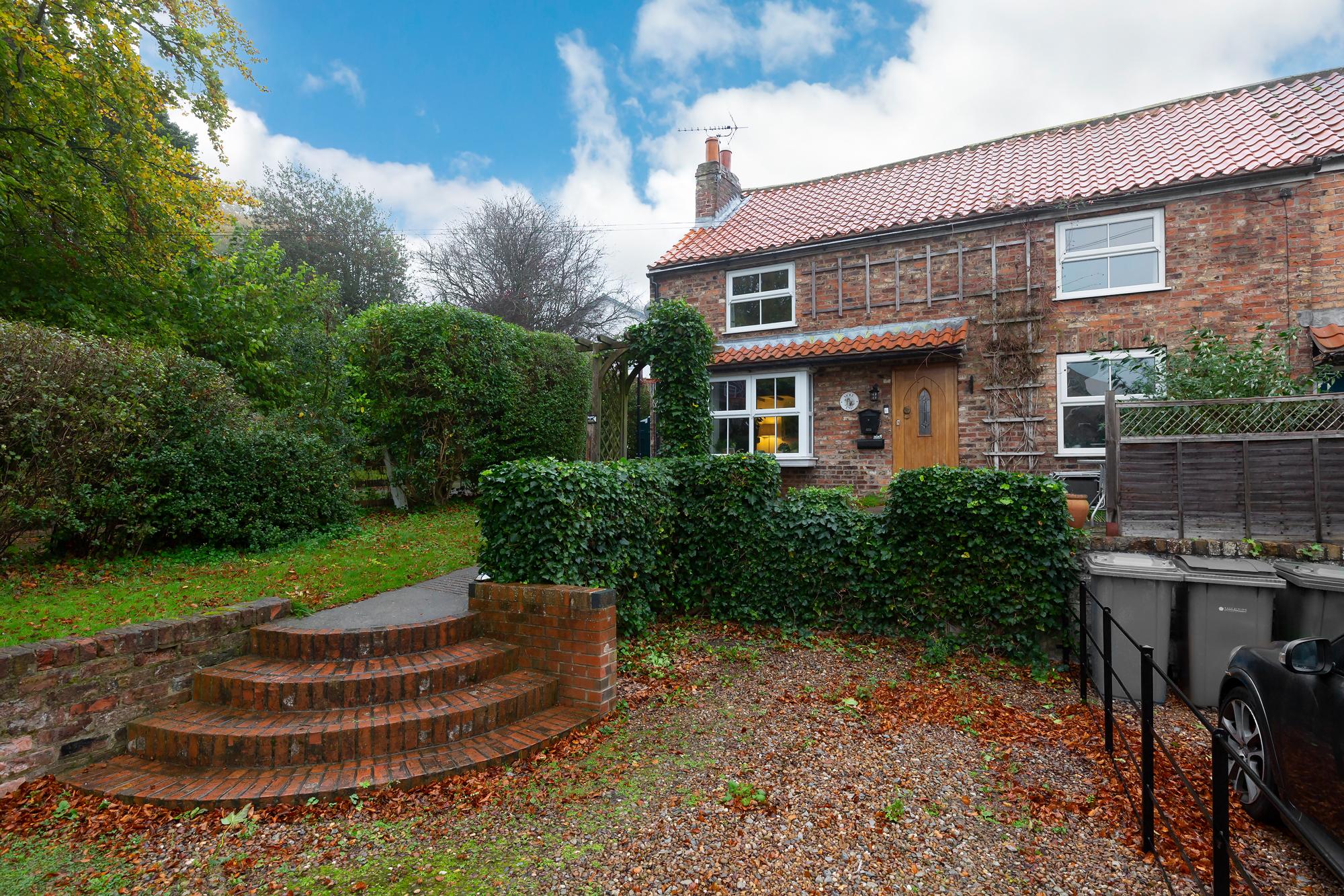 Mole End  Main Street, Millington, York