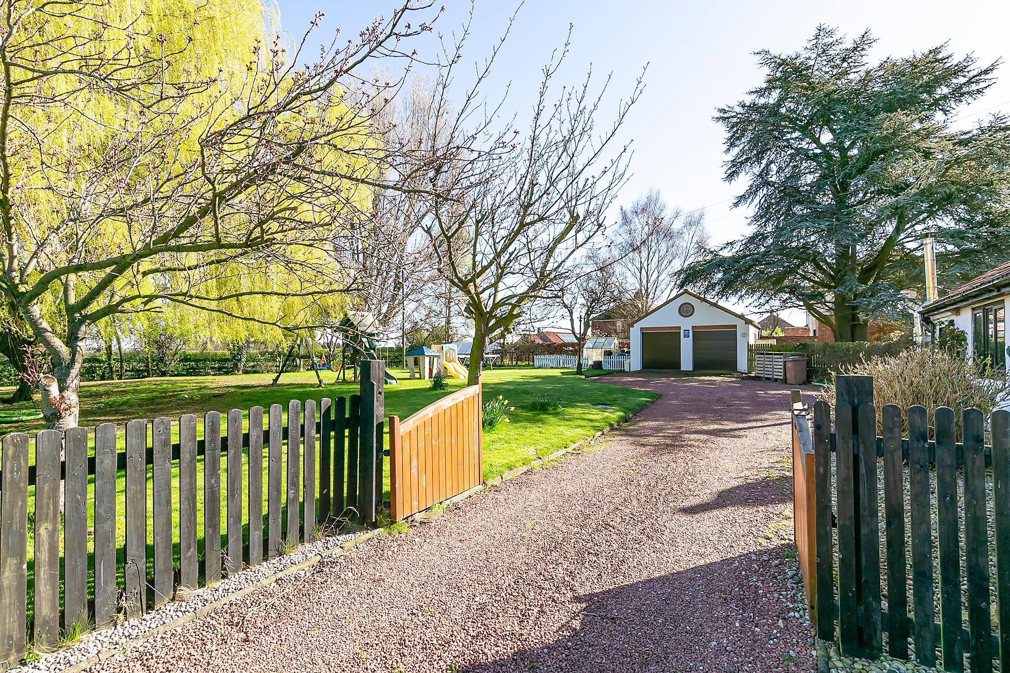 White Lodge Mill Lane, Ellerton, York