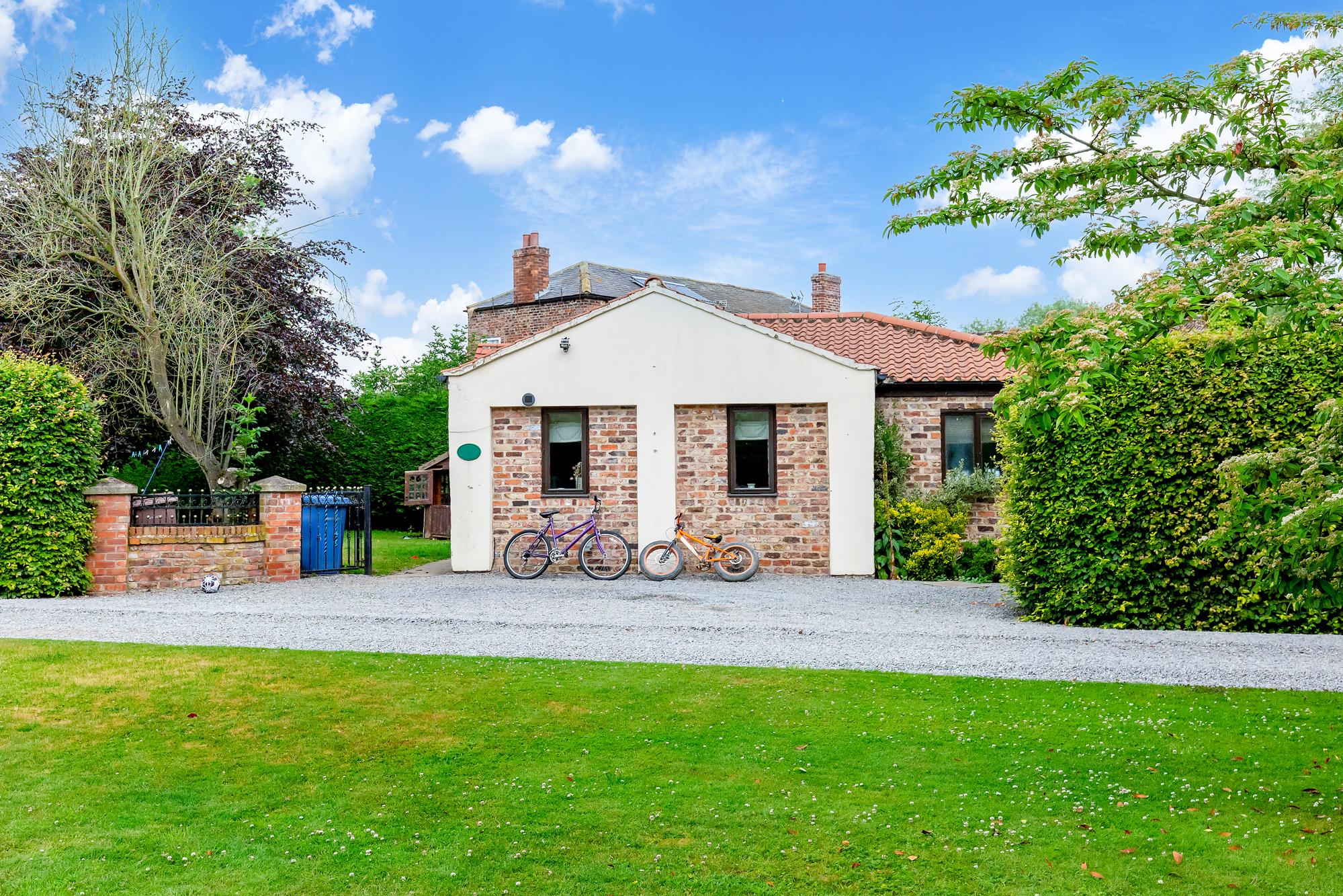 Mill House Cottage Canal Head, Pocklington, York