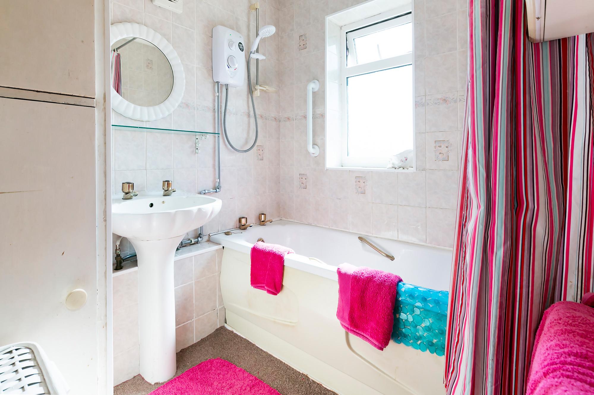 Three Oaks York Road, Elvington, York