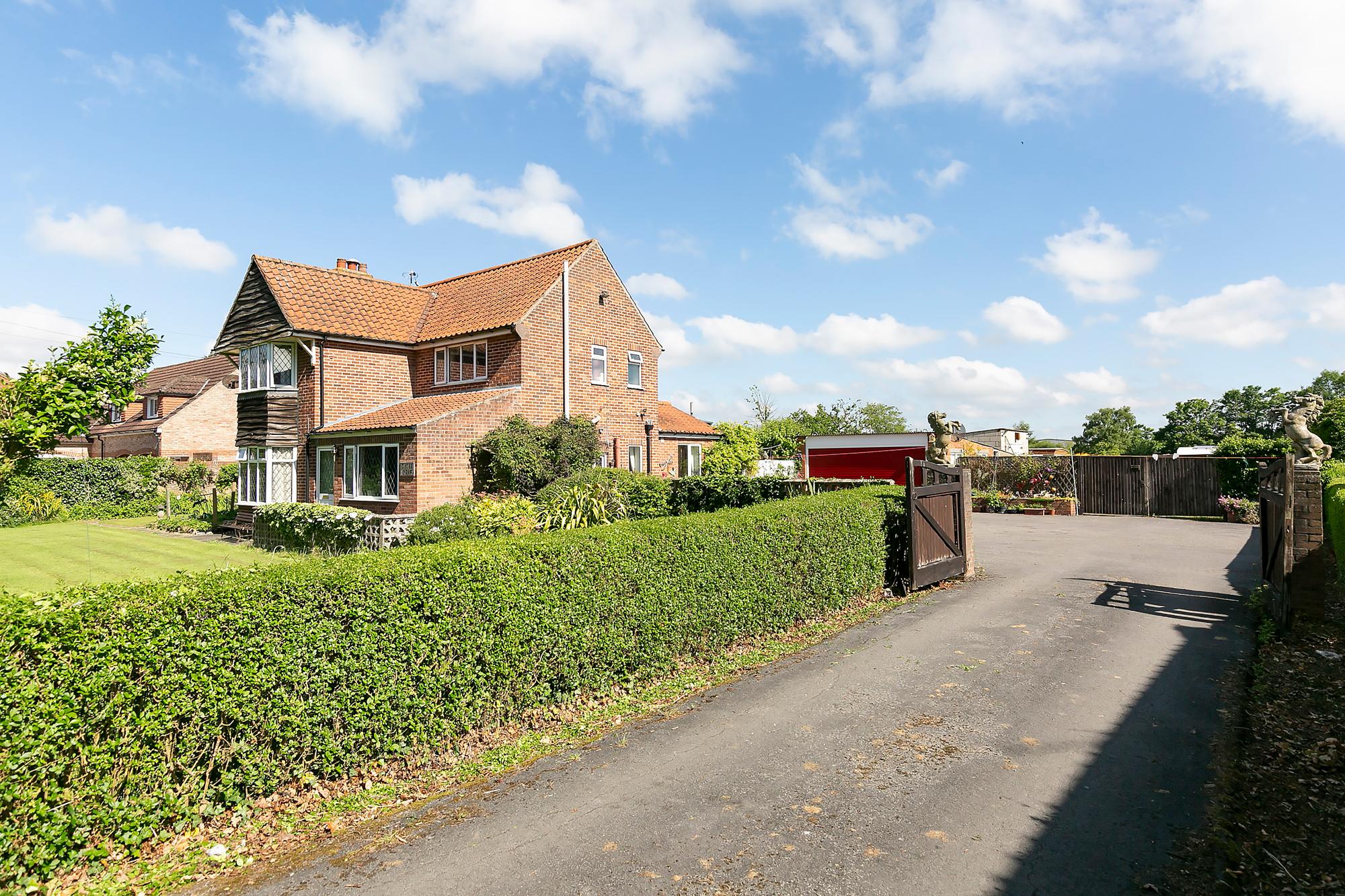 Three Oaks York Road, Elvington, York