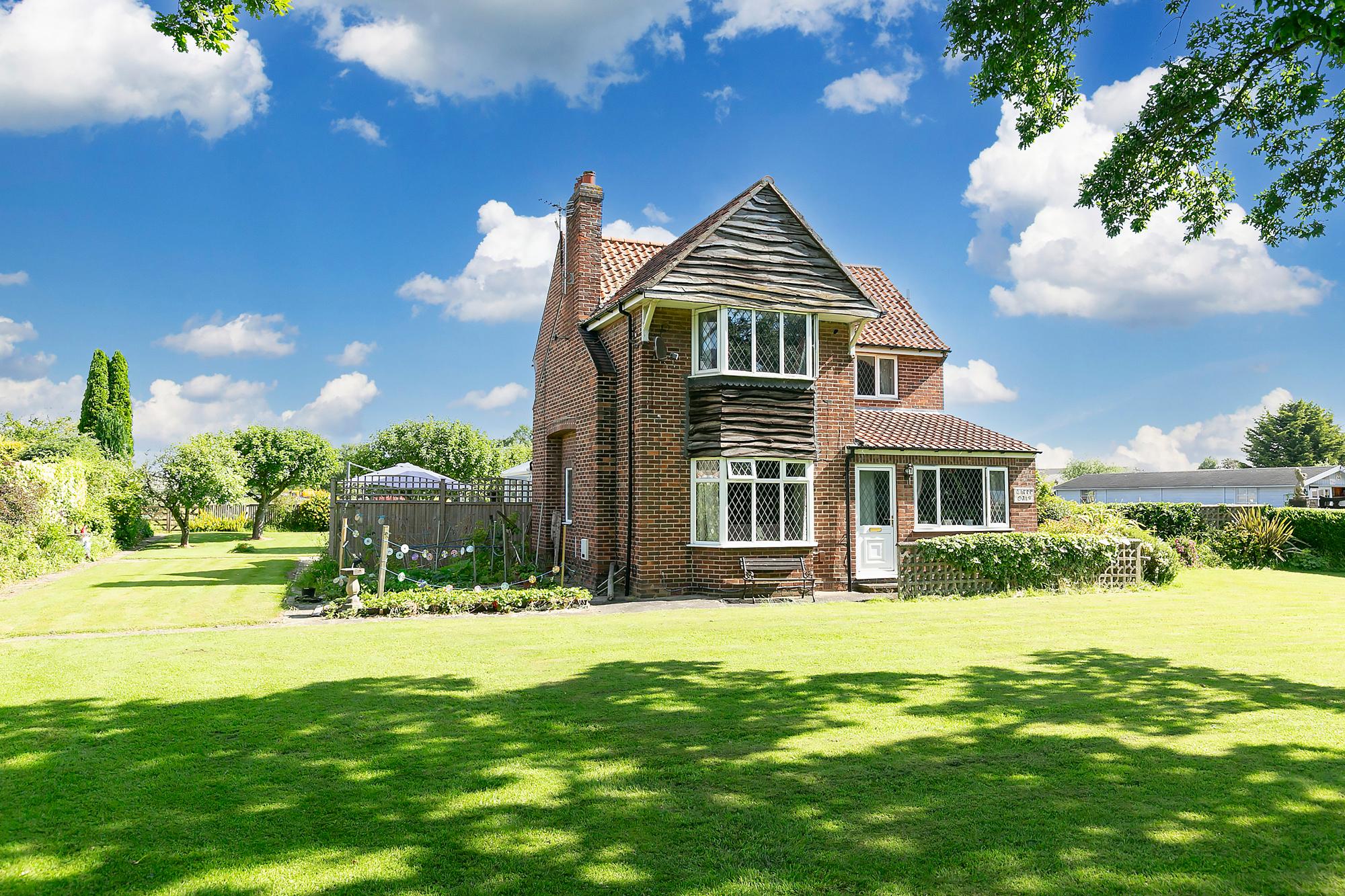 Three Oaks York Road, Elvington, York